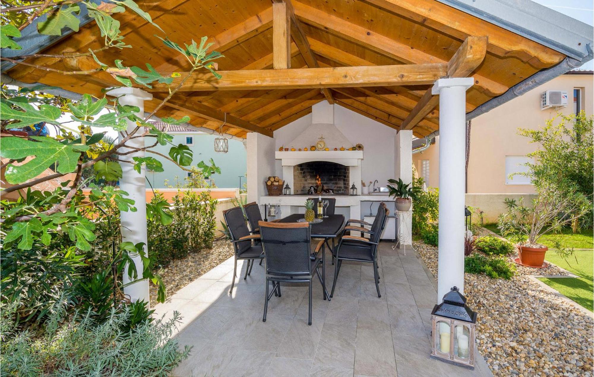 Nice Apartment In Vrsi-Mulo With Wifi Kültér fotó
